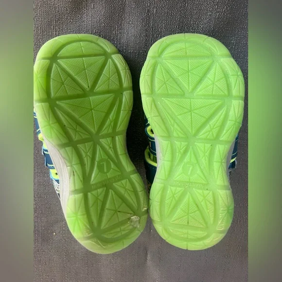 Under Armour White Charged Athletic Baseball Cleats 8.5 YOUTH - Picture 14 of 15